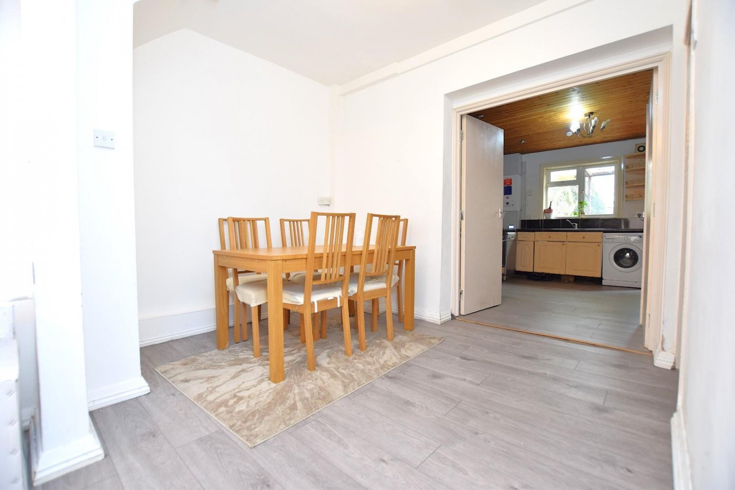 3 bedroom House to let in Aylmer Road, Dagenham, RM8