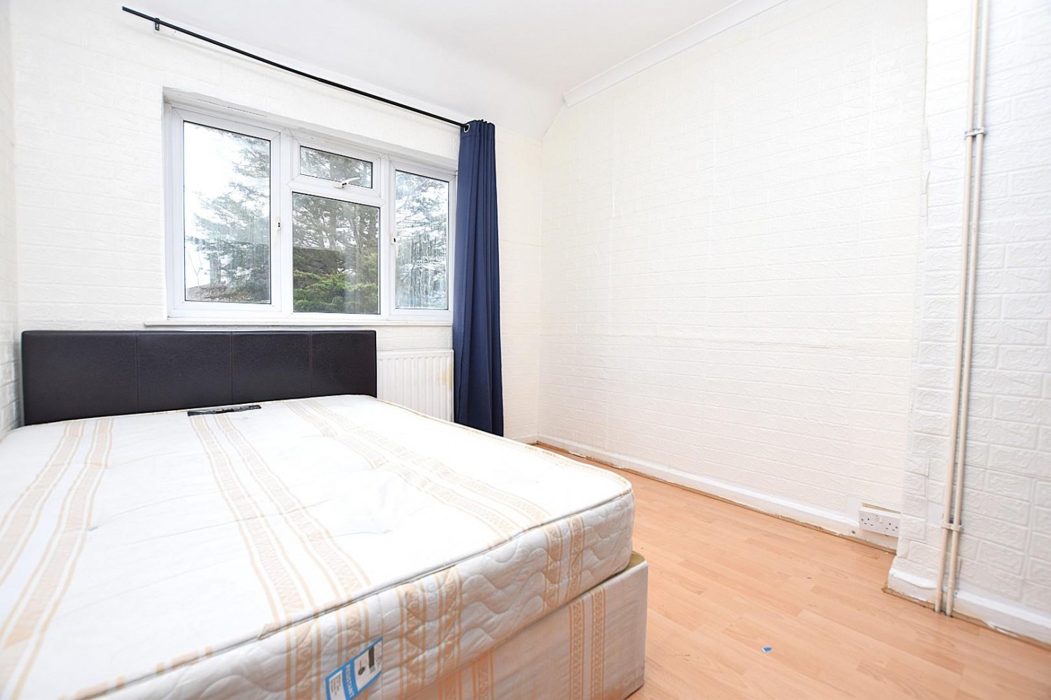 3 bedroom House to let in Aylmer Road, Dagenham, RM8