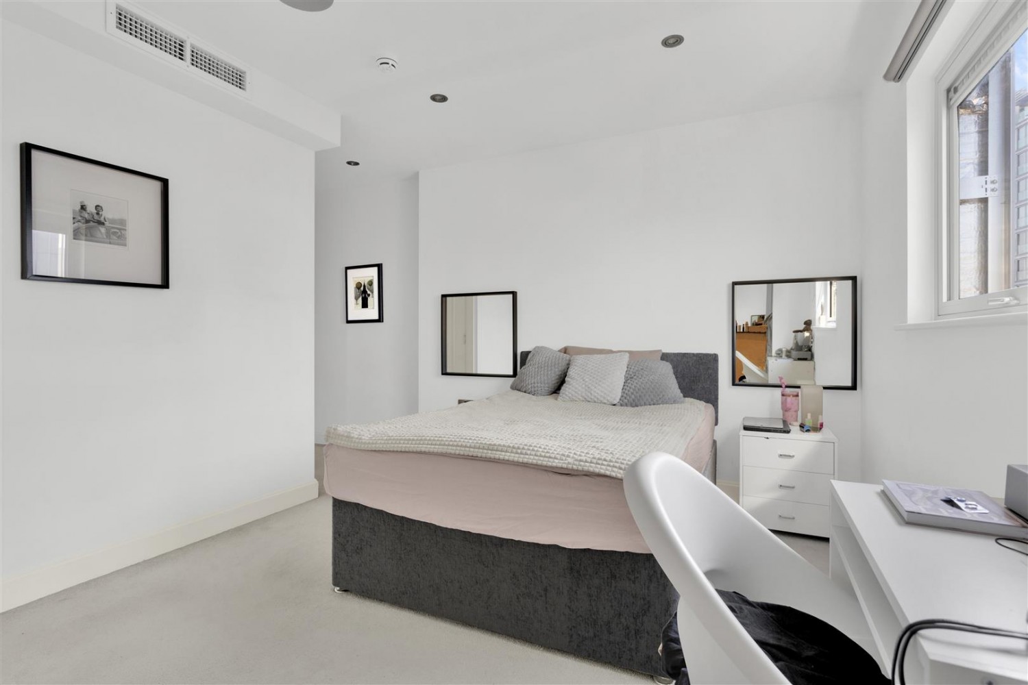 2 bedroom Flat to let in Commercial Road, London, E1