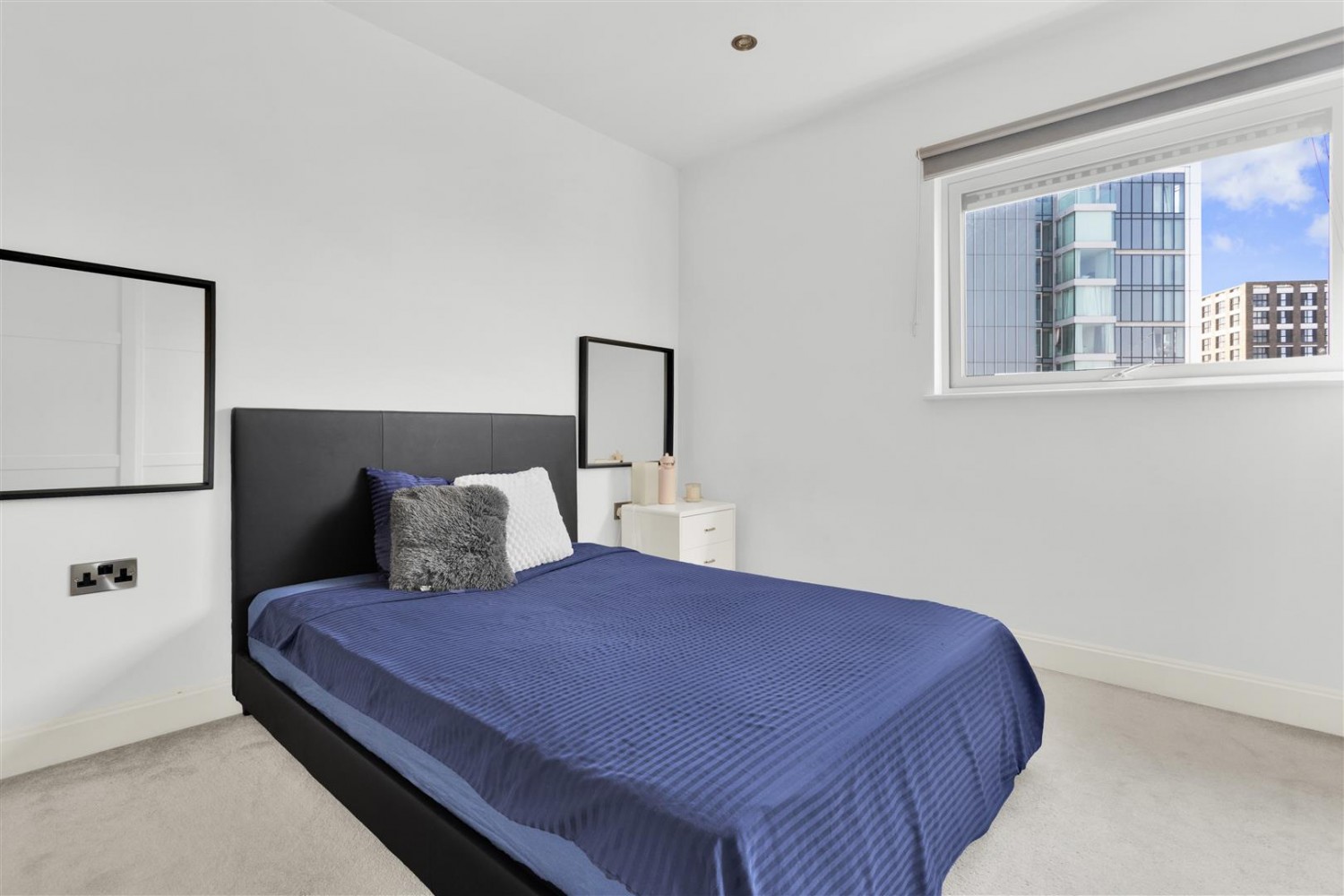 2 bedroom Flat to let in Commercial Road, London, E1