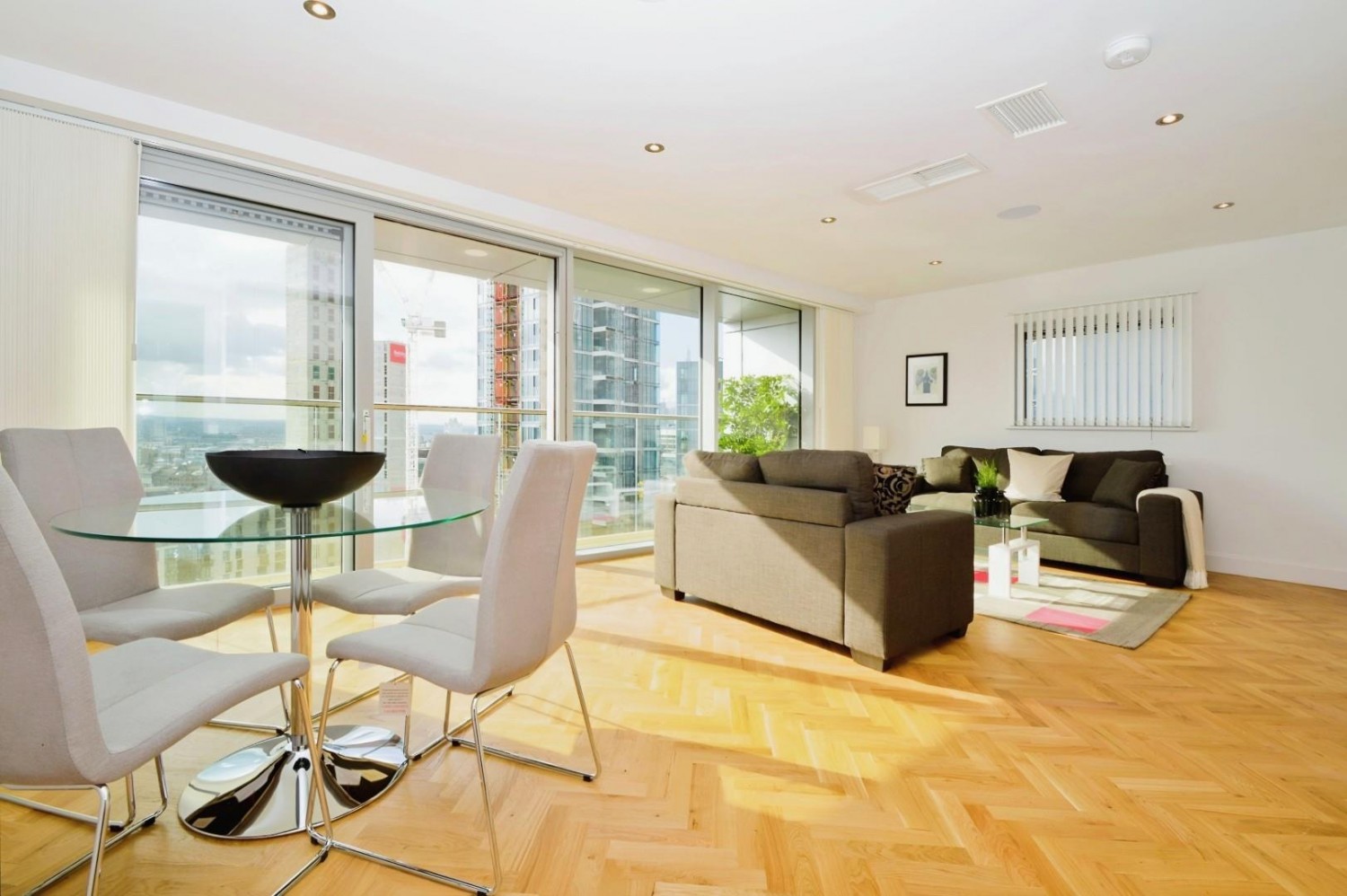2 bedroom Flat to let in Commercial Road, London, E1
