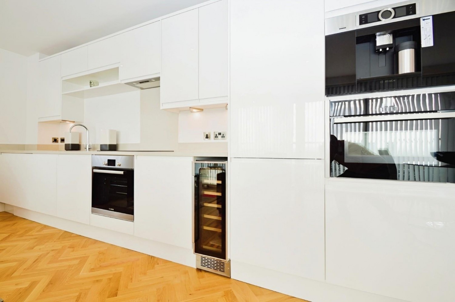 2 bedroom Flat to let in Commercial Road, London, E1