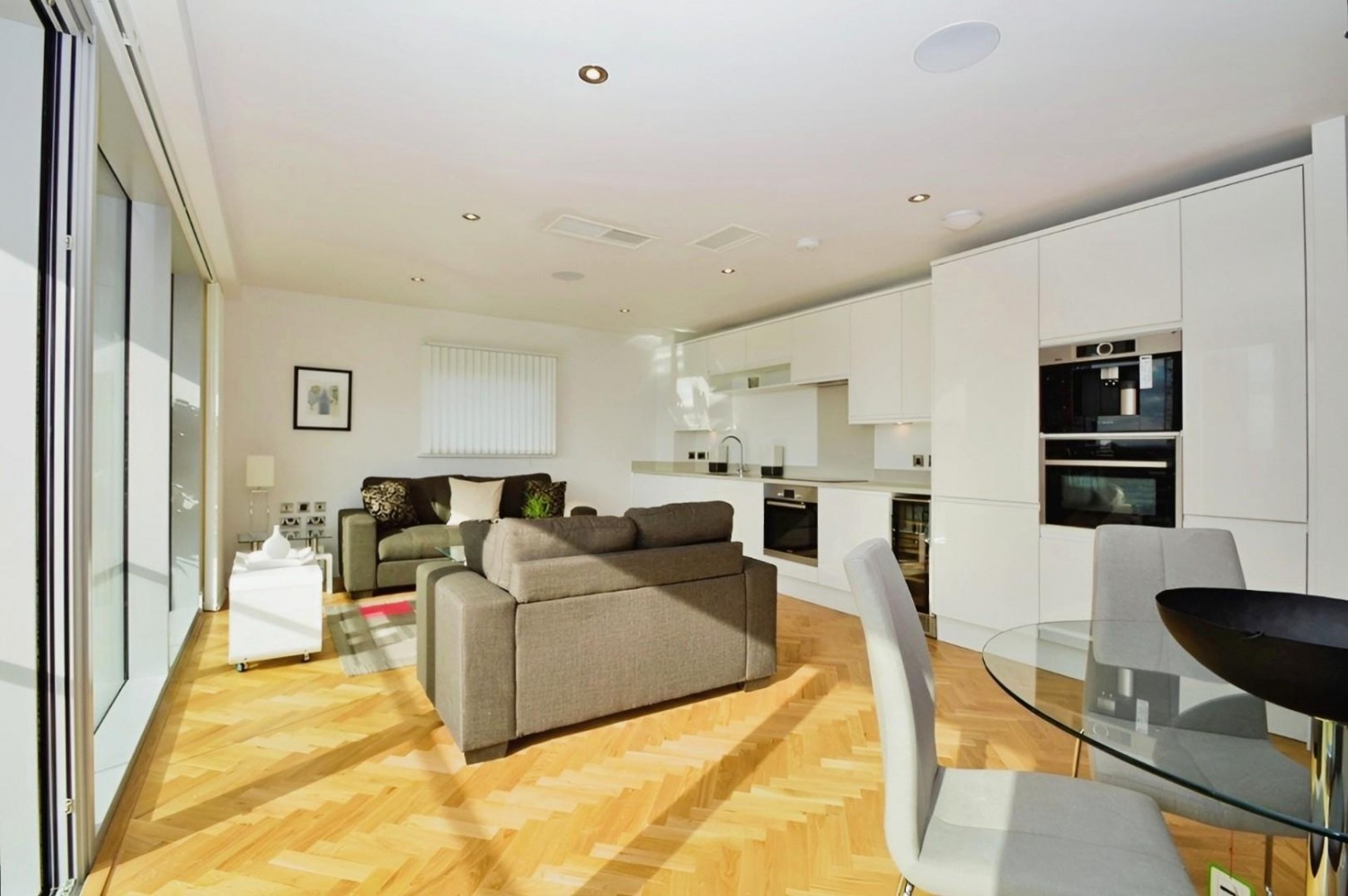 2 bedroom Flat to let in Commercial Road, London, E1