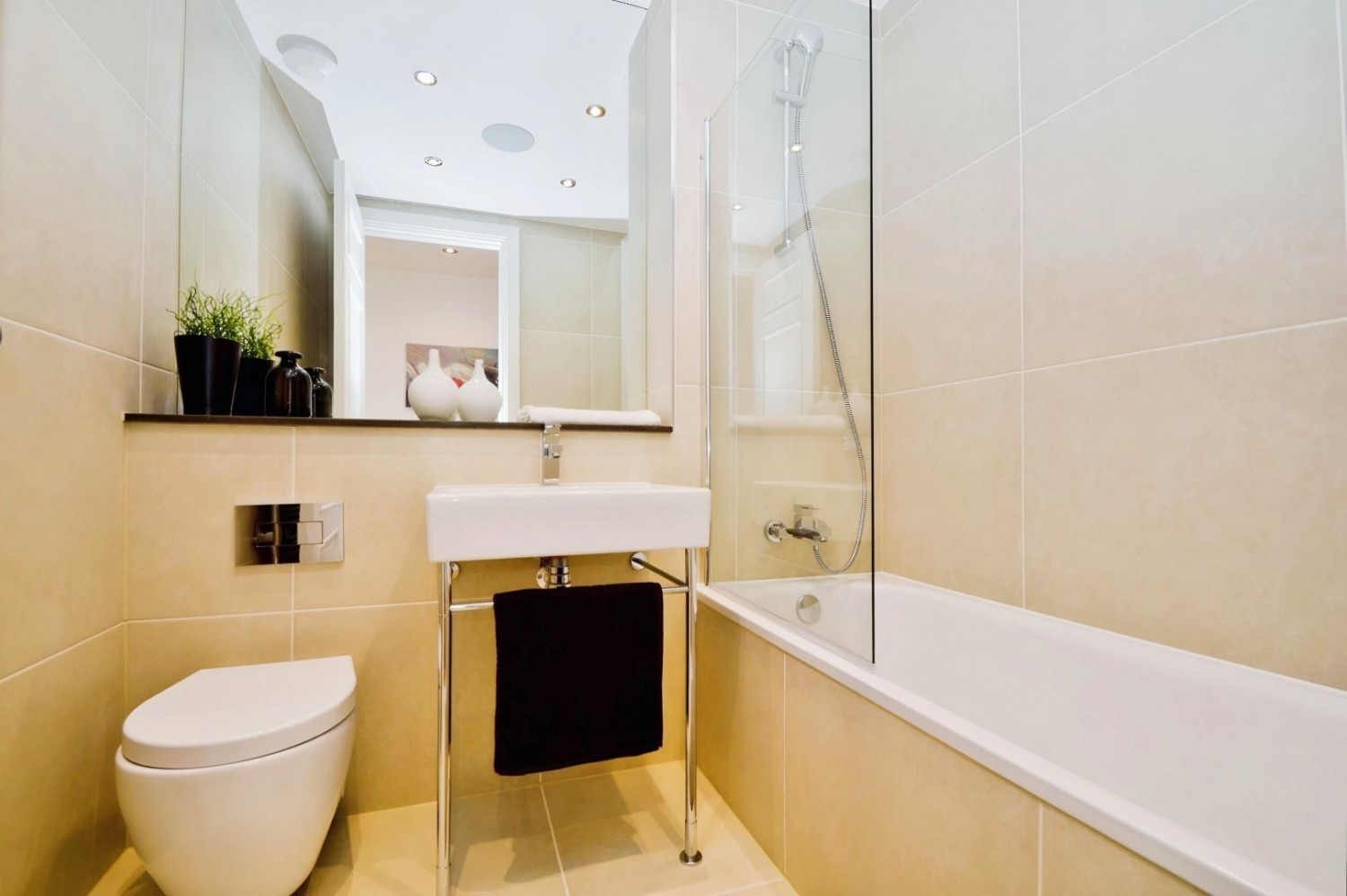 2 bedroom Flat to let in Commercial Road, London, E1
