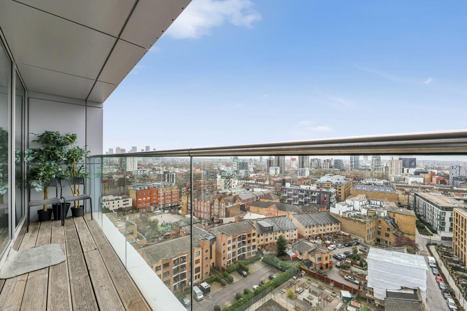 2 bedroom Flat to let in PENTHOUSE, Commercial Road, London, E1