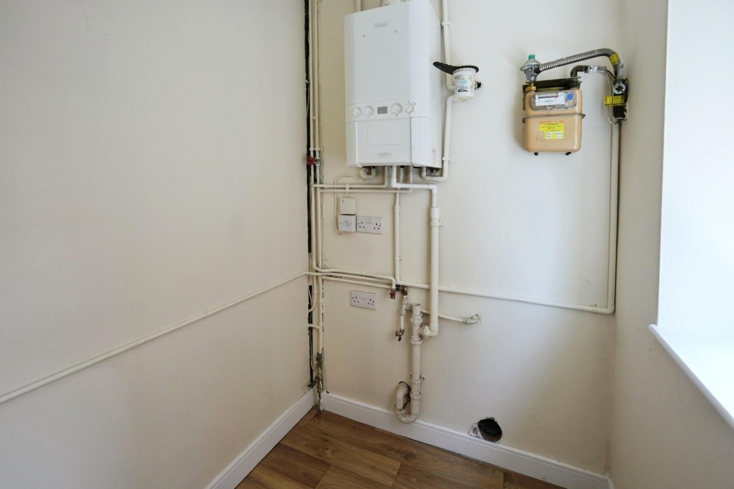 3 bedroom House to let in Largs Walk, Manchester