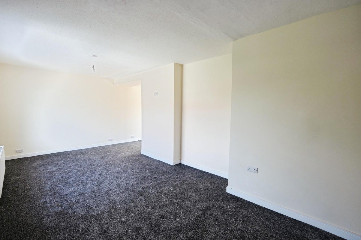 3 bedroom House to let in Largs Walk, Manchester