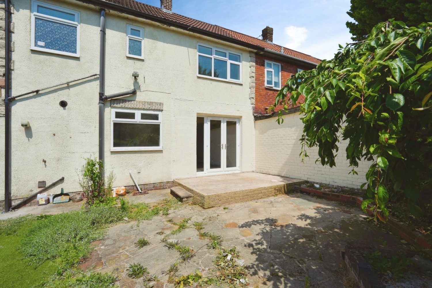 3 bedroom House to let in Largs Walk, Manchester