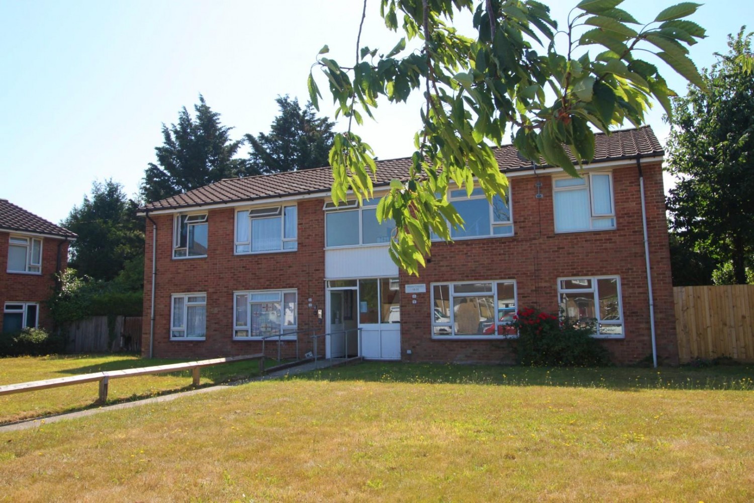 1 bedroom Flat for sale in Moore Crescent, Netley Abbey, Southampton