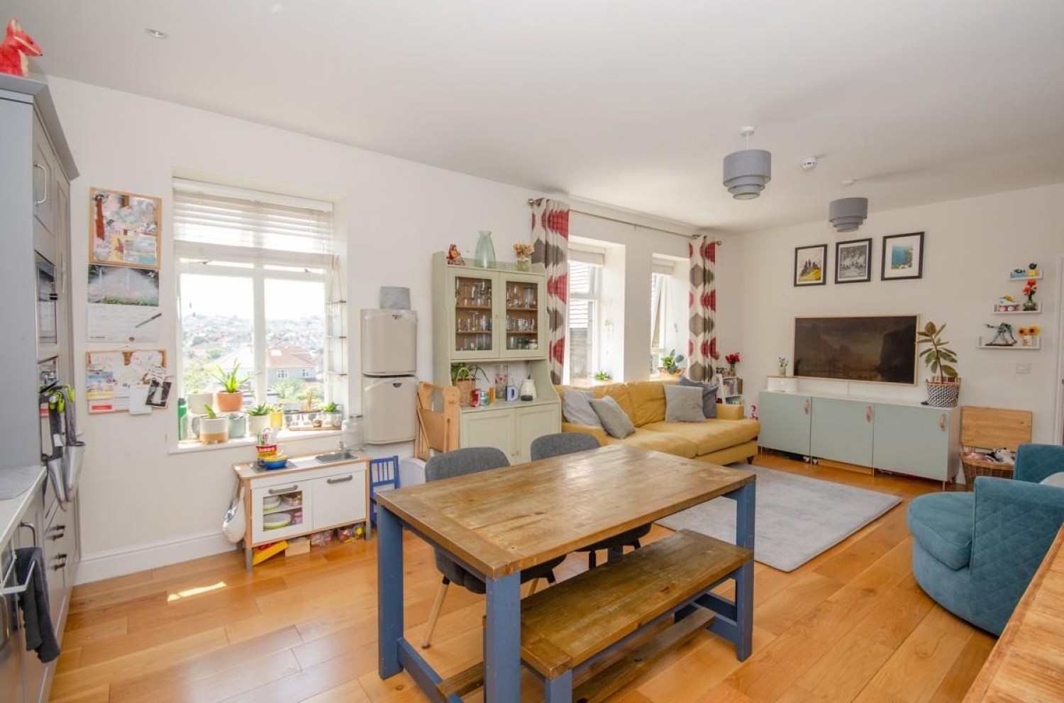 3 bedroom Flat for sale in Broad Street, Staple Hill, Bristol, BS16 5LU