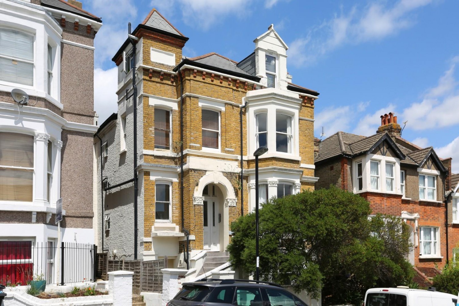 2 bedroom Flat for sale in Ewelme Road, London