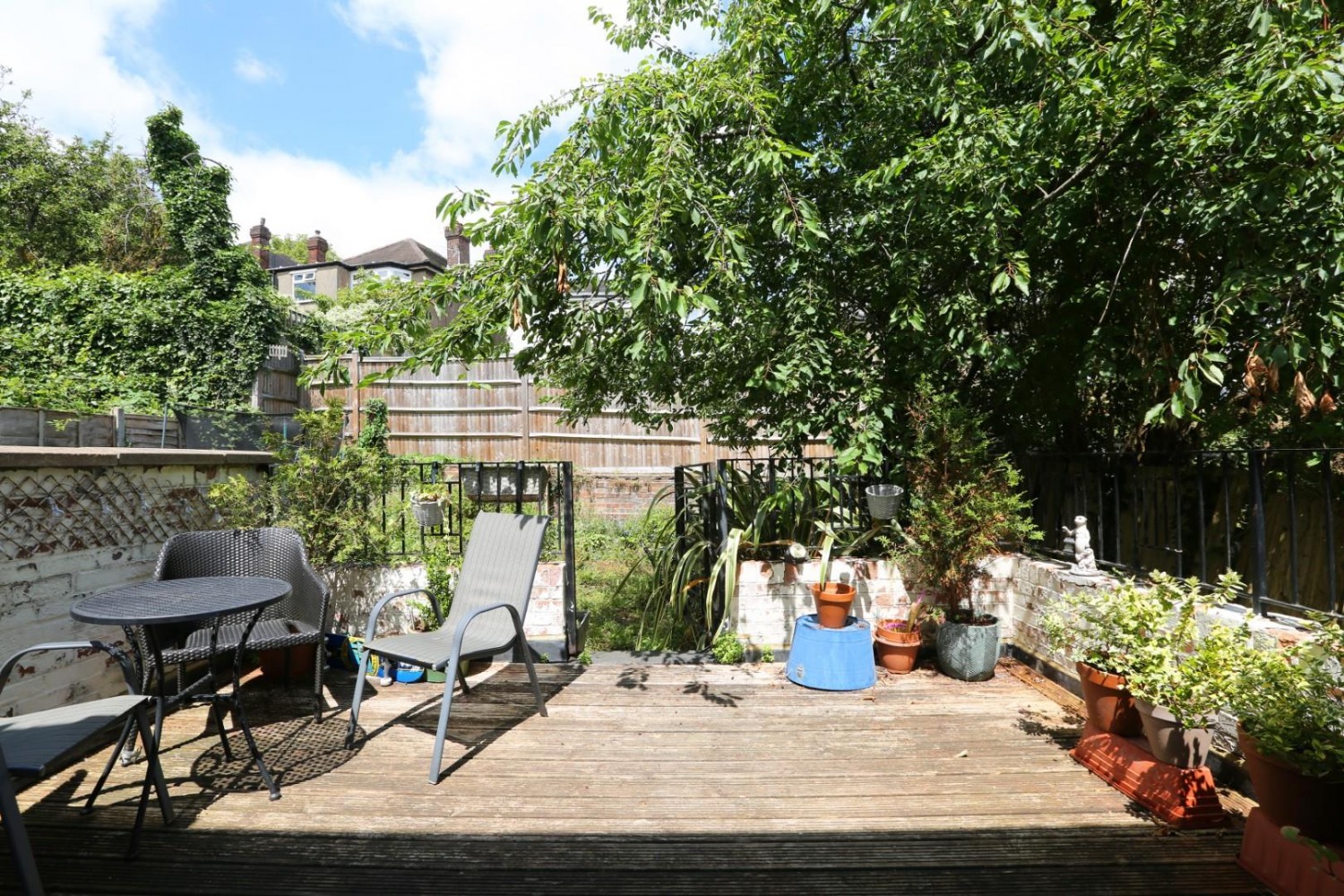 2 bedroom Flat for sale in Ewelme Road, London