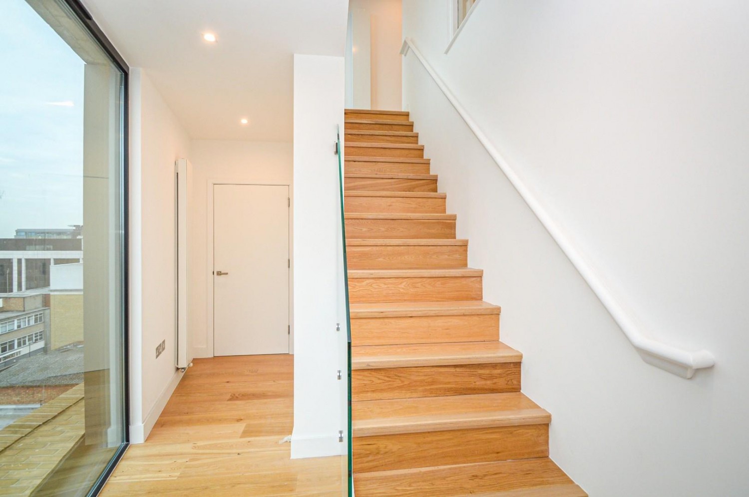 2 bedroom Flat to let in Plumbers Row, Aldgate, E1