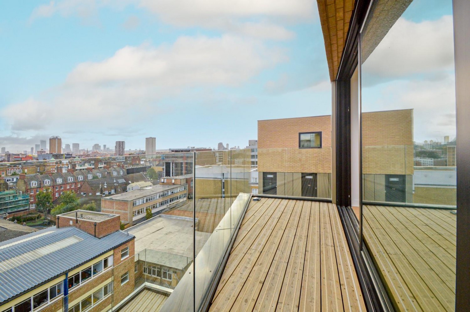 2 bedroom Flat to let in Plumbers Row, Aldgate, E1