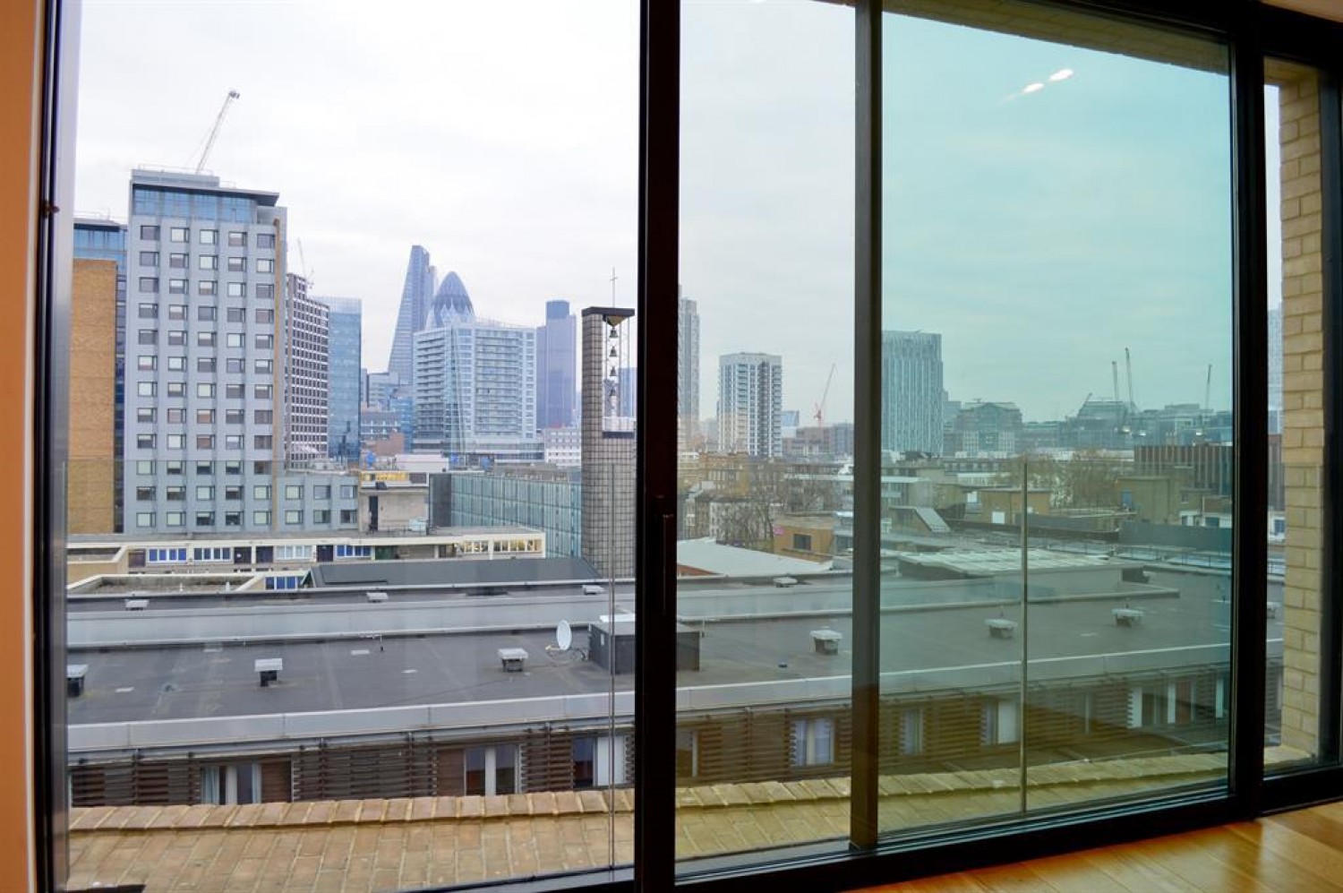 2 bedroom Flat to let in Plumbers Row, Aldgate, E1