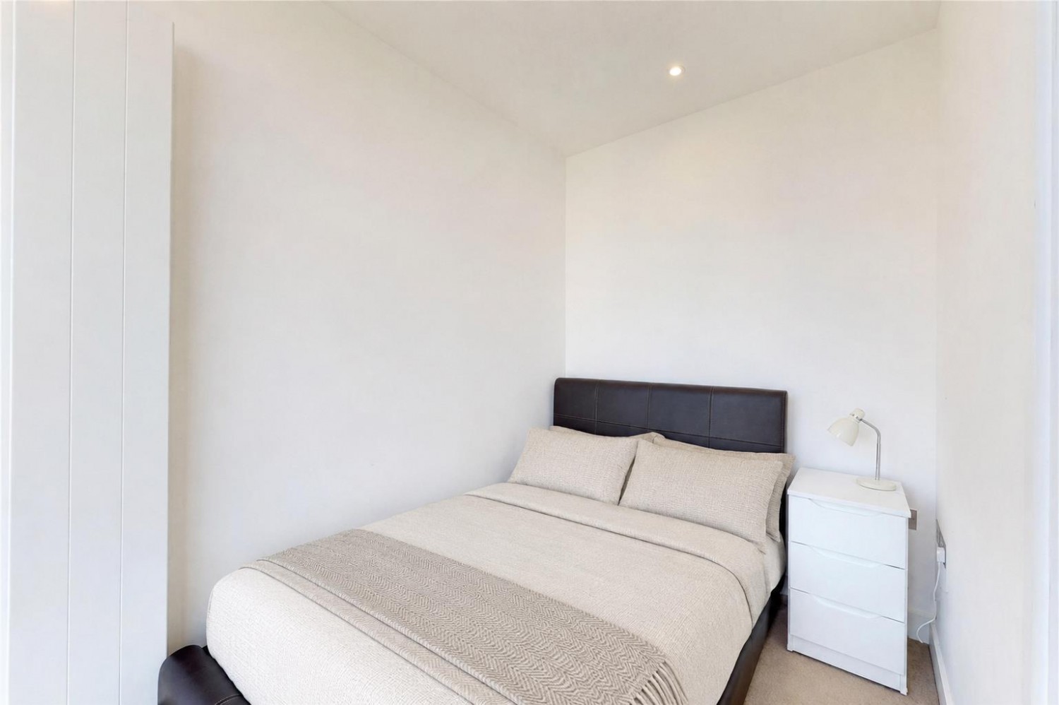 2 bedroom Flat to let in Plumbers Row, Aldgate, E1