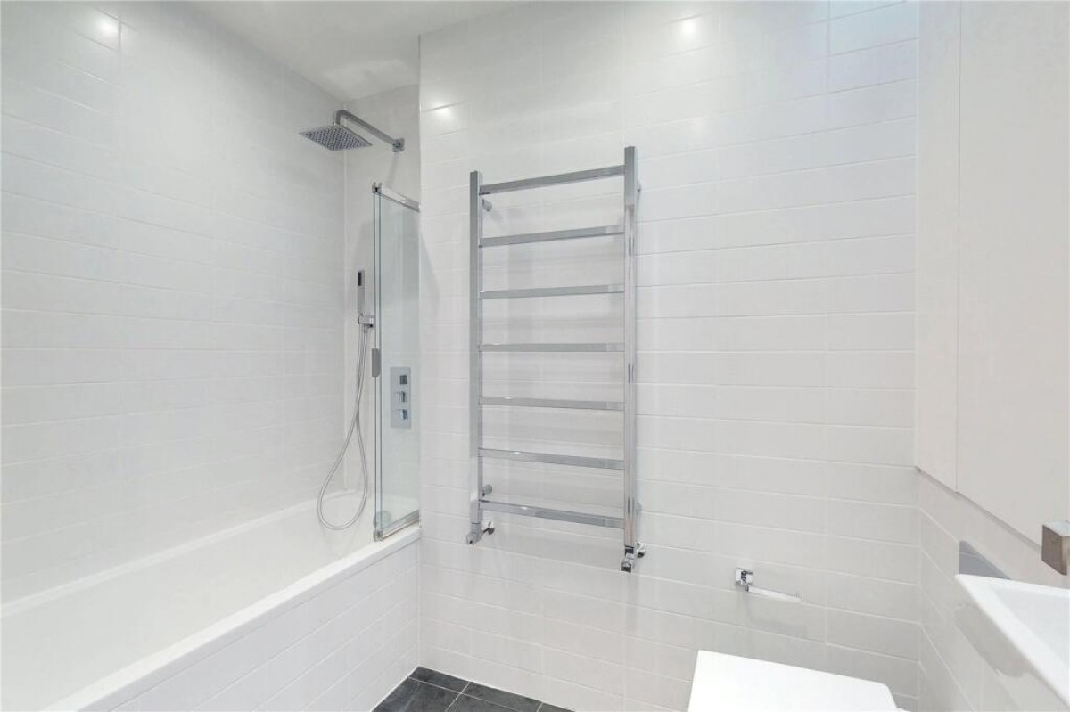Plumbers Row, Aldgate, E1
