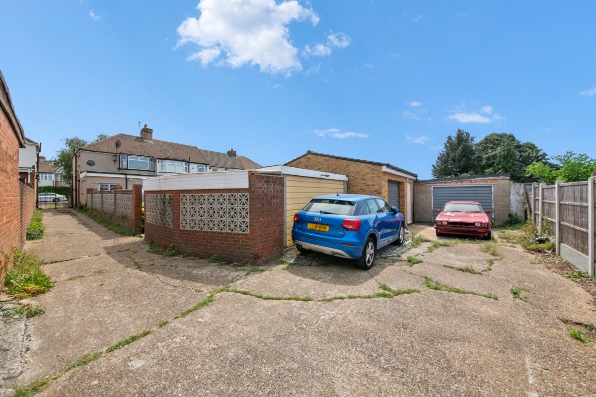 Carnarvon Drive, Hayes
