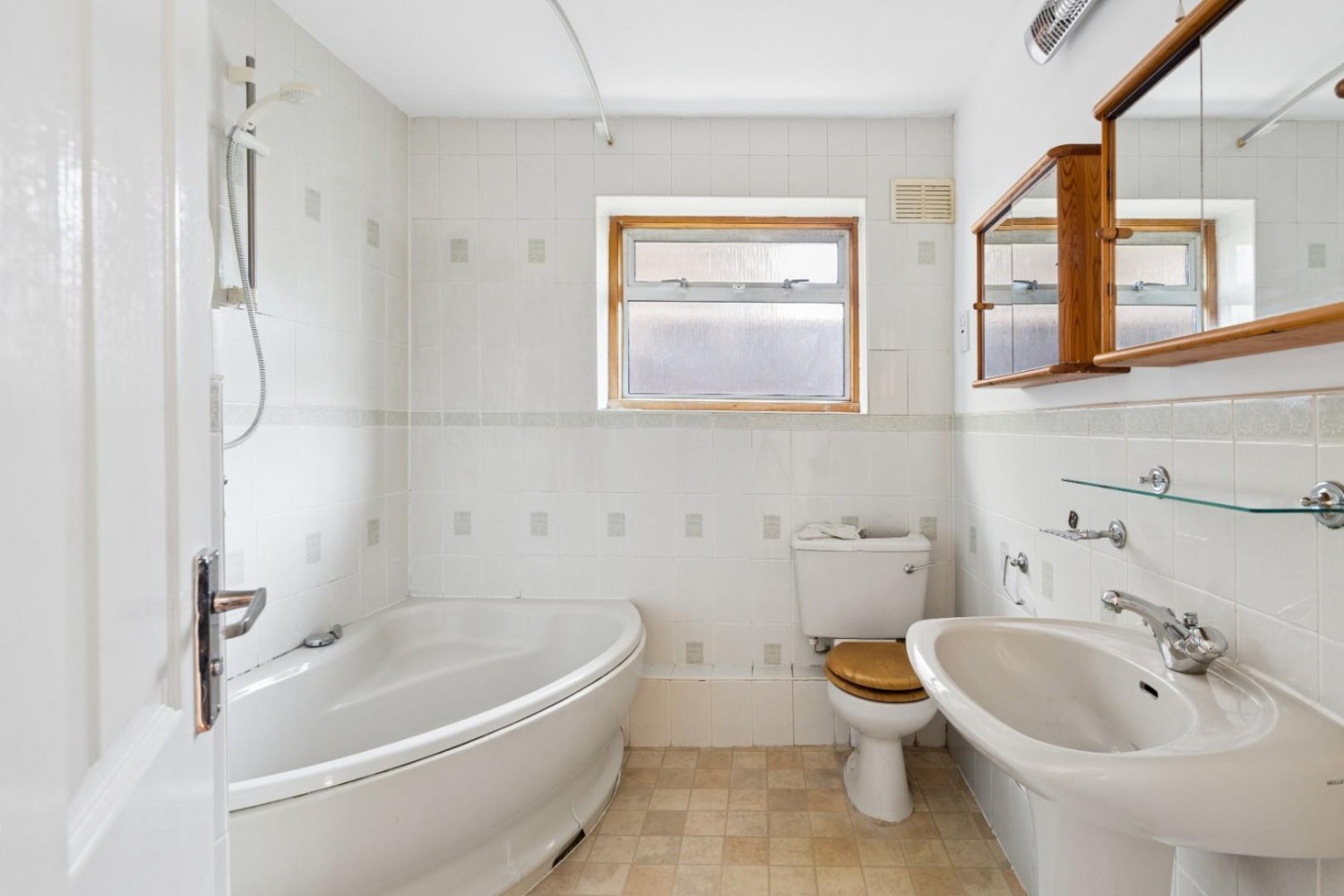 3 bedroom Bungalow for sale in Latimer Close, Little Chalfont, Buckinghamshire, HP6 6QS