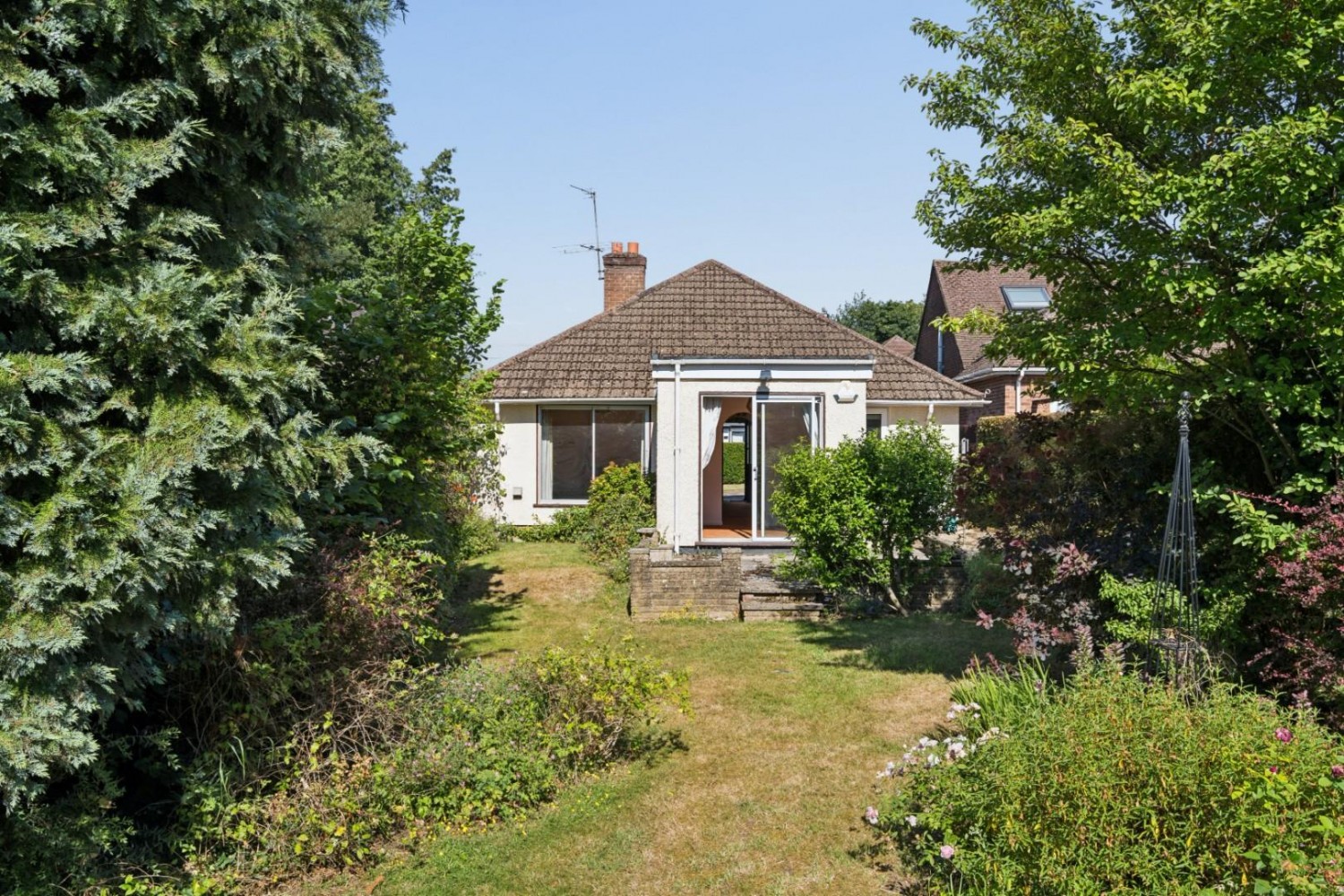 3 bedroom Bungalow for sale in Latimer Close, Little Chalfont, Buckinghamshire, HP6 6QS