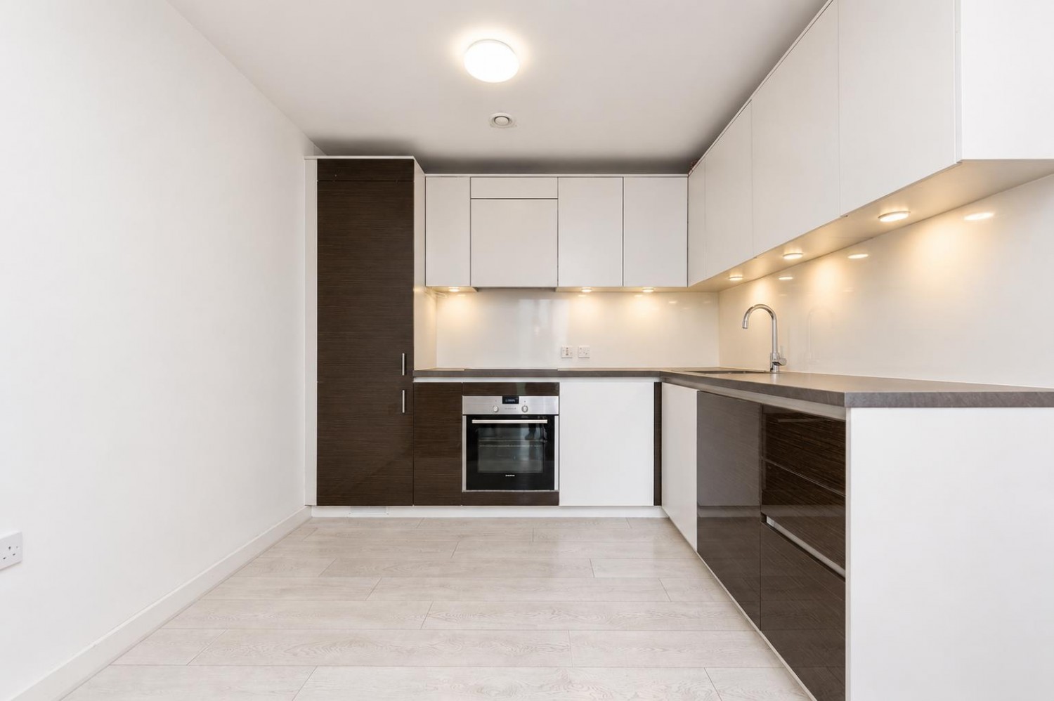 2 bedroom Flat for sale in Empire Way, Wembley