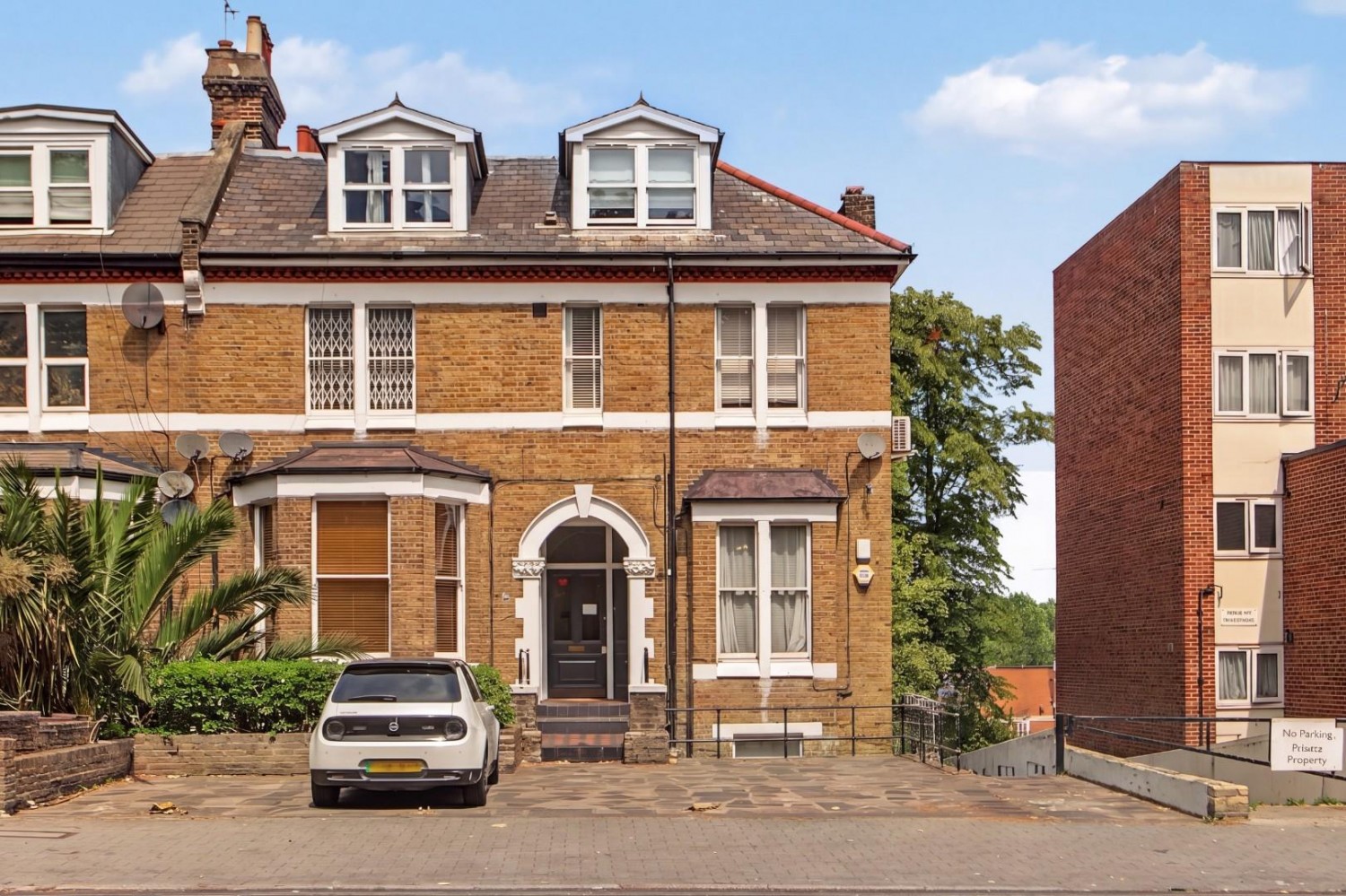 3 bedroom Flat for sale in Amhurst Park, London, N16