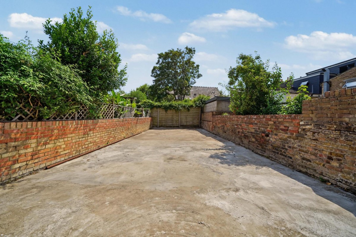 Windus Walk, London, N16