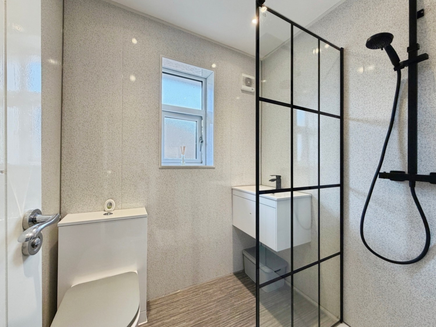 2 bedroom Flat to let in Orchard Valley, Hythe
