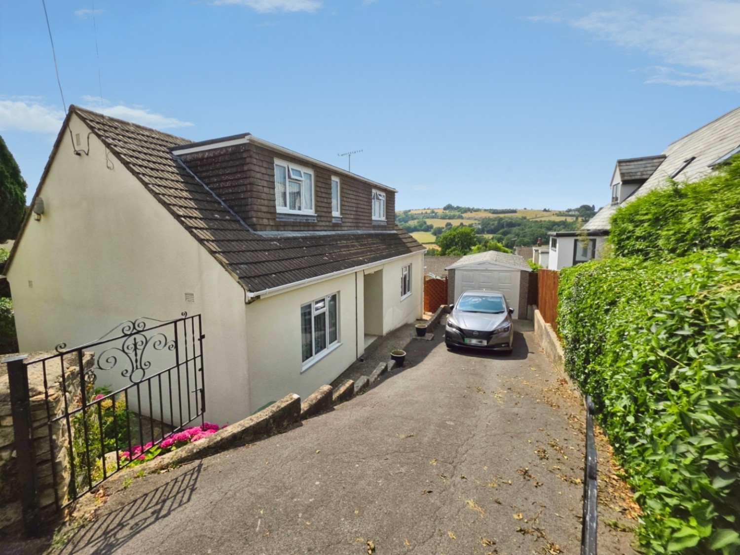 4 bedroom Bungalow for sale in Kingscourt Lane, Stroud