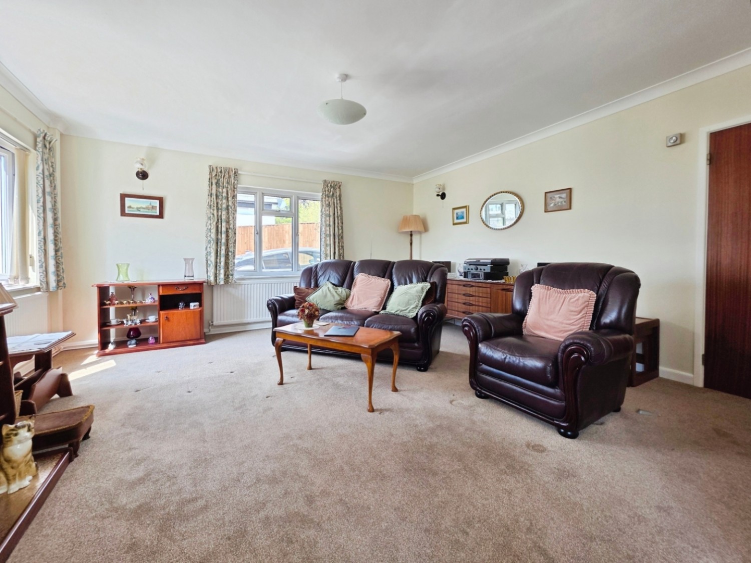 4 bedroom Bungalow for sale in Kingscourt Lane, Stroud