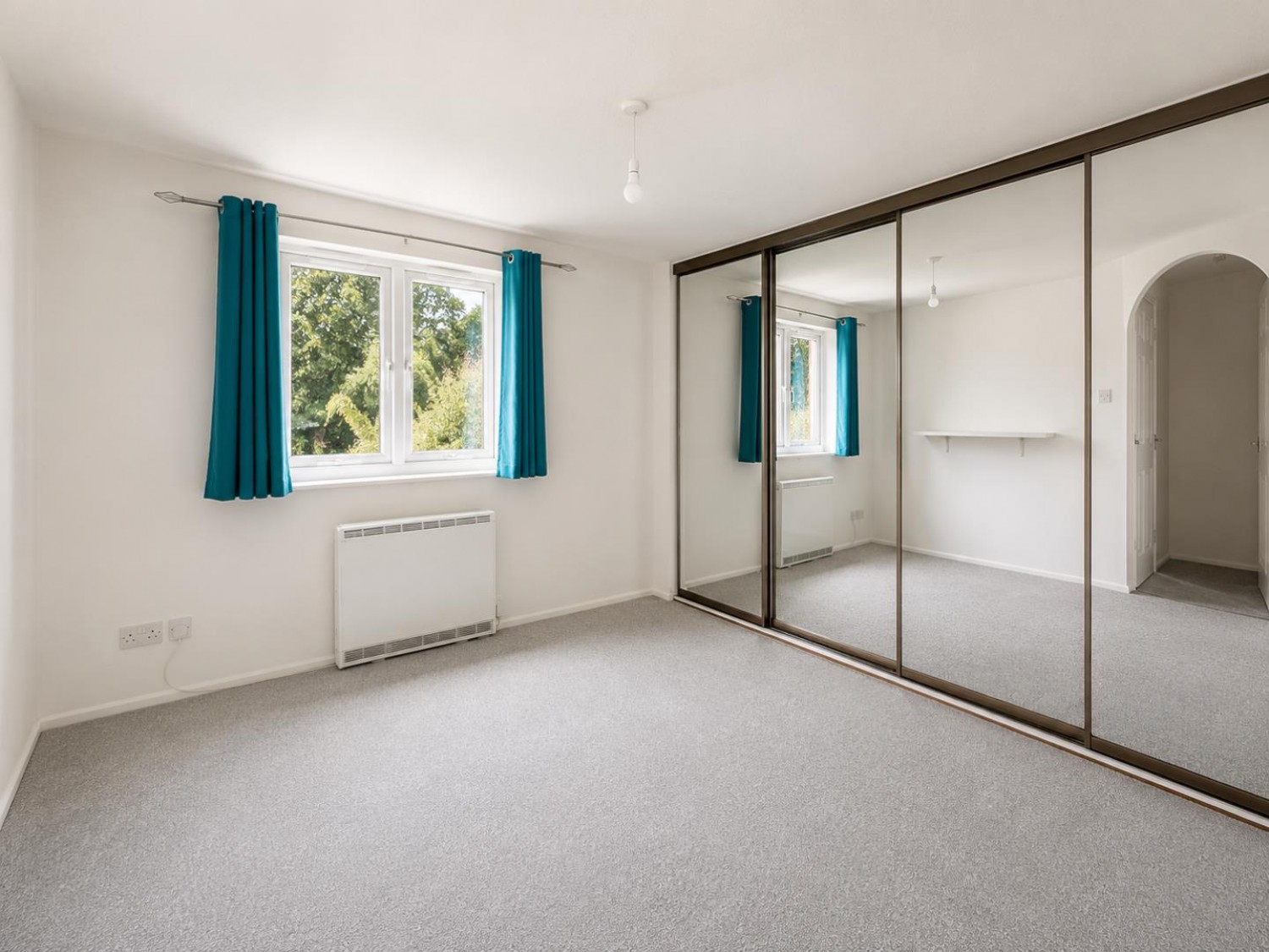 1 bedroom Flat for sale in Percy Gardens, Worcester Park