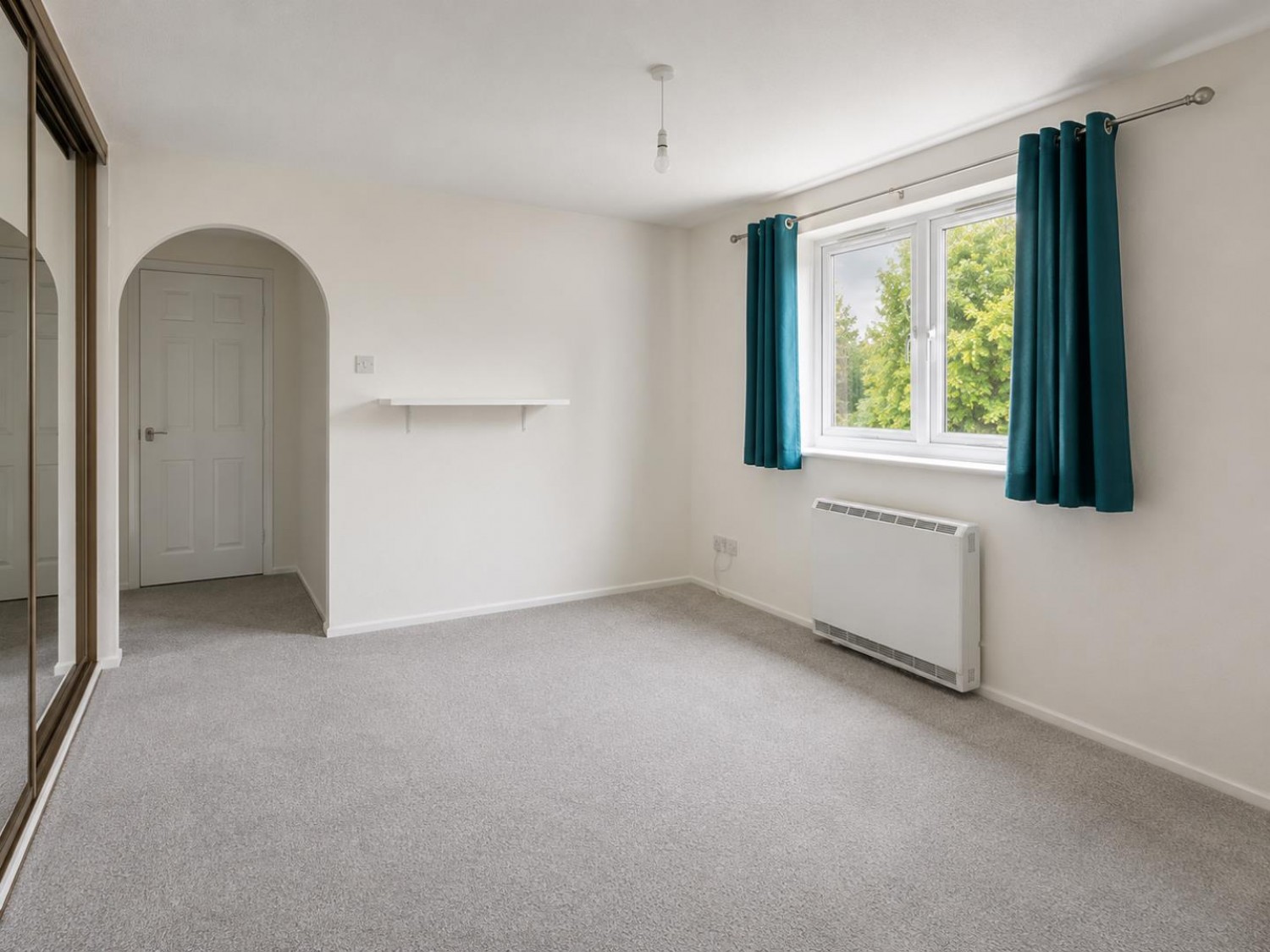 1 bedroom Flat for sale in Percy Gardens, Worcester Park