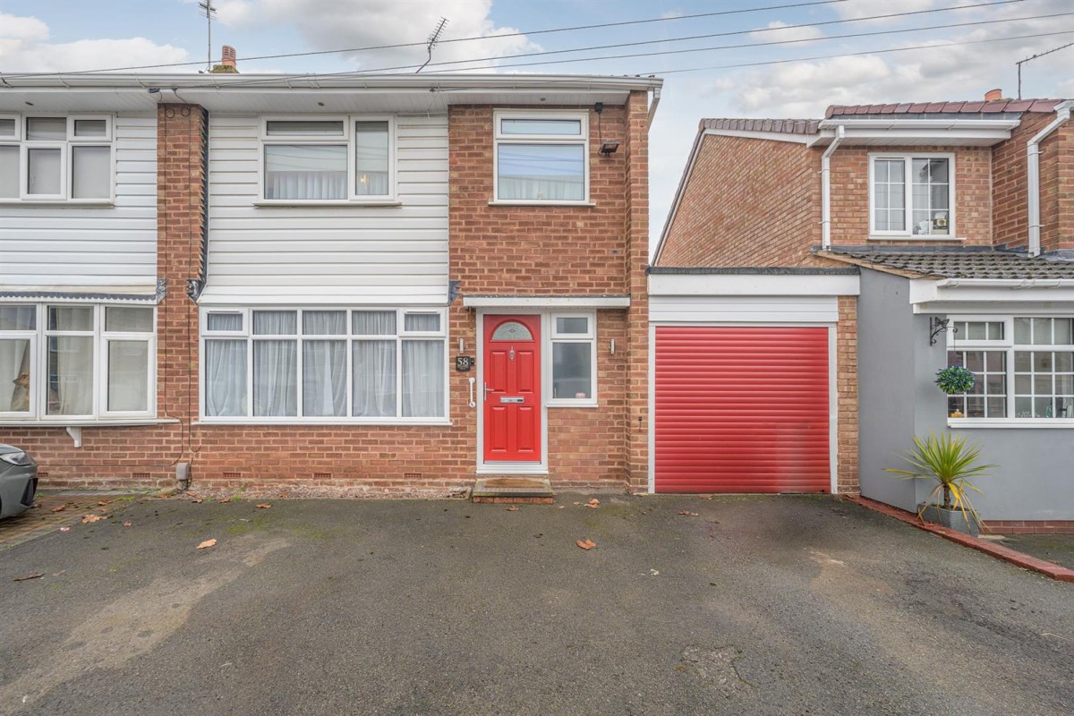 Granville Drive, Kingswinford, DY6 8LL