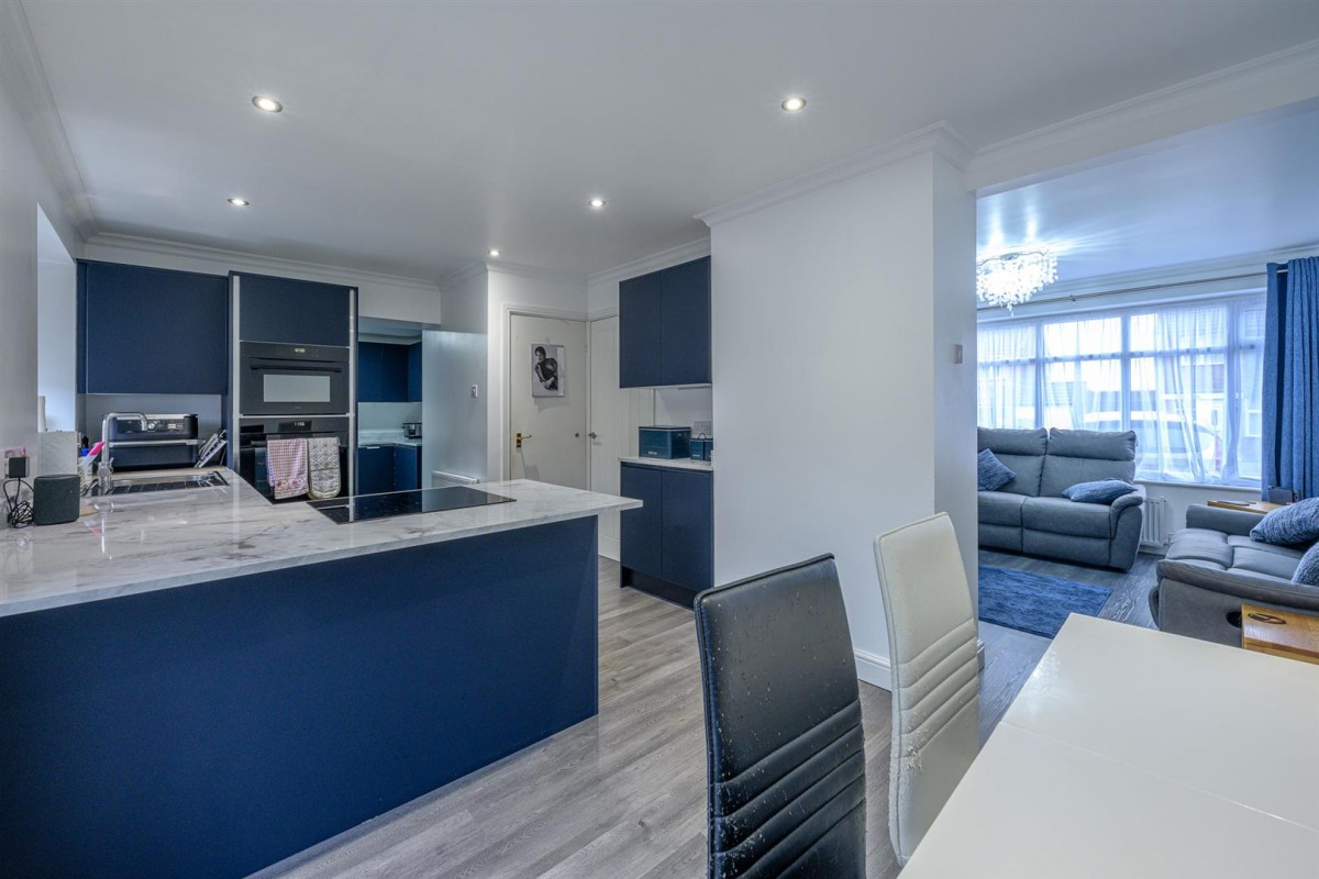 Granville Drive, Kingswinford, DY6 8LL
