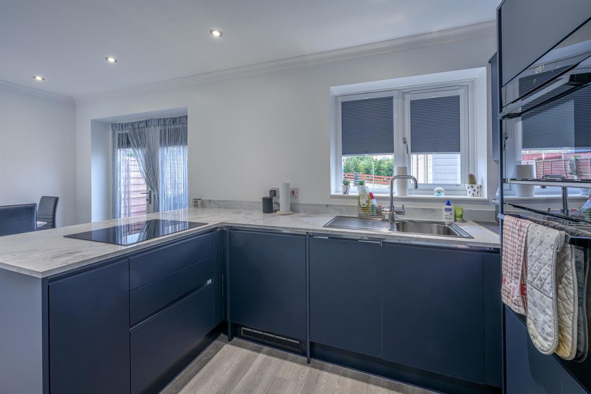 Granville Drive, Kingswinford, DY6 8LL