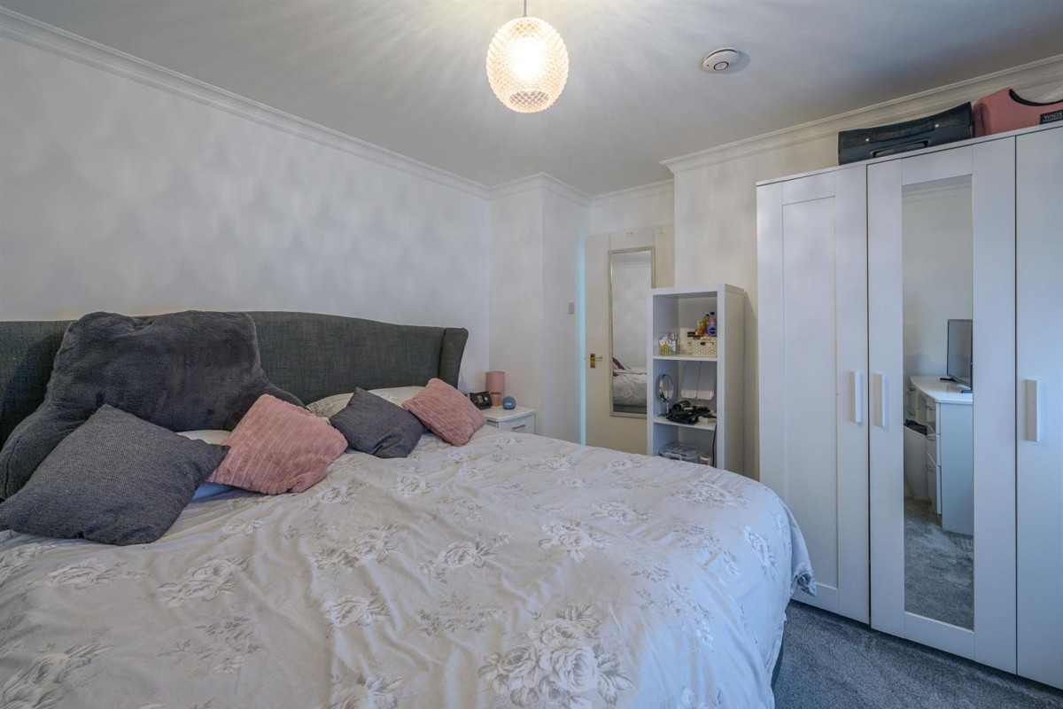 Granville Drive, Kingswinford, DY6 8LL