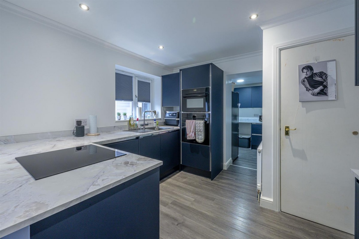 Granville Drive, Kingswinford, DY6 8LL