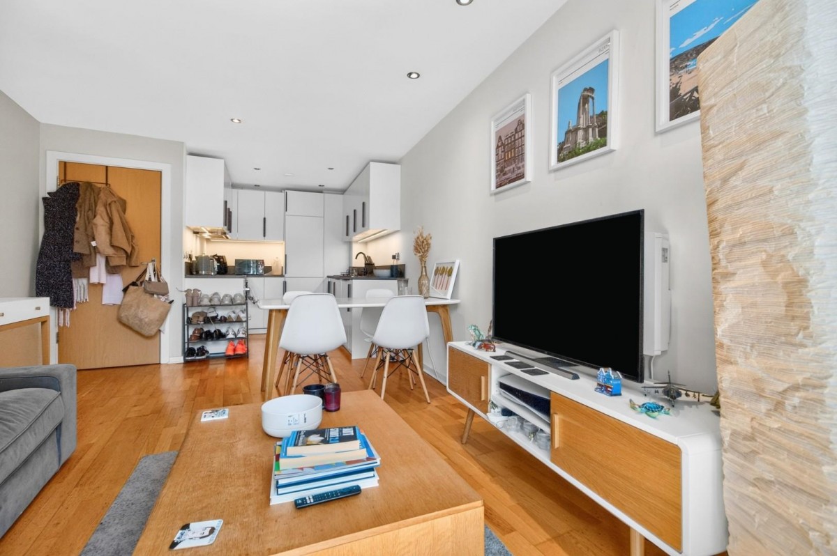Santorini, Gotts Road Leeds, LS12 1DP