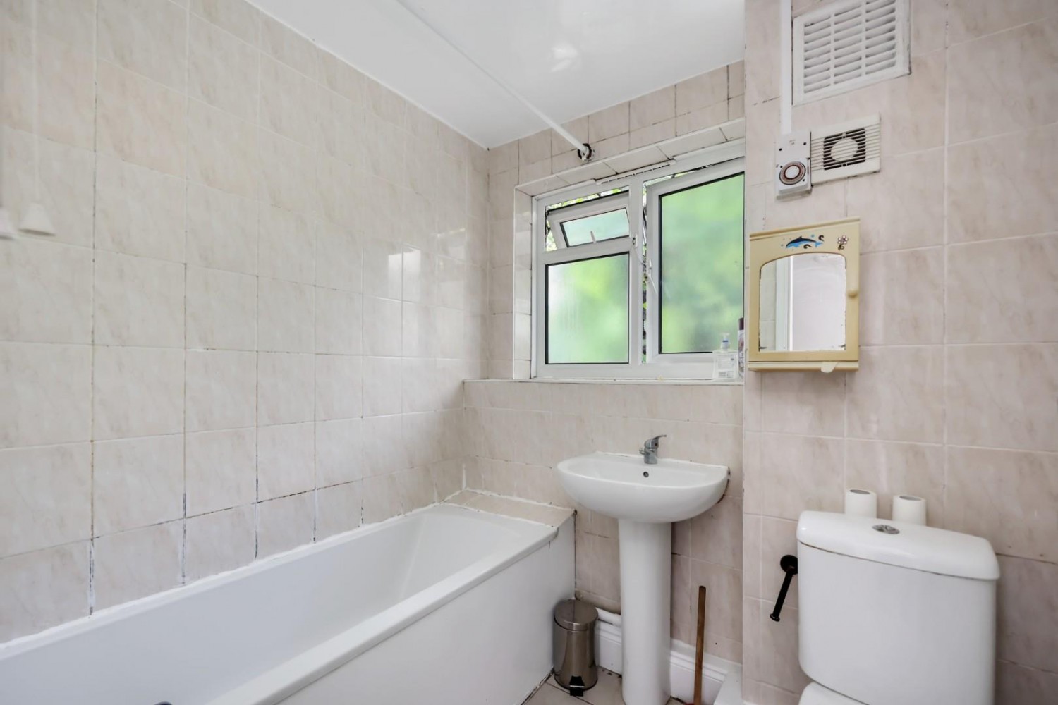 2 bedroom Flat to let in Amhurst Road, London, E8