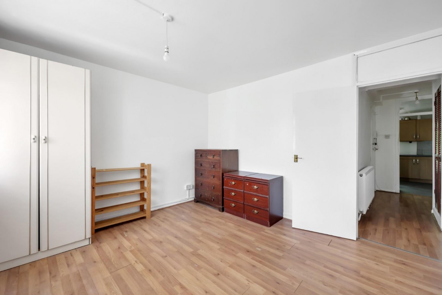 2 bedroom Flat to let in Amhurst Road, London, E8