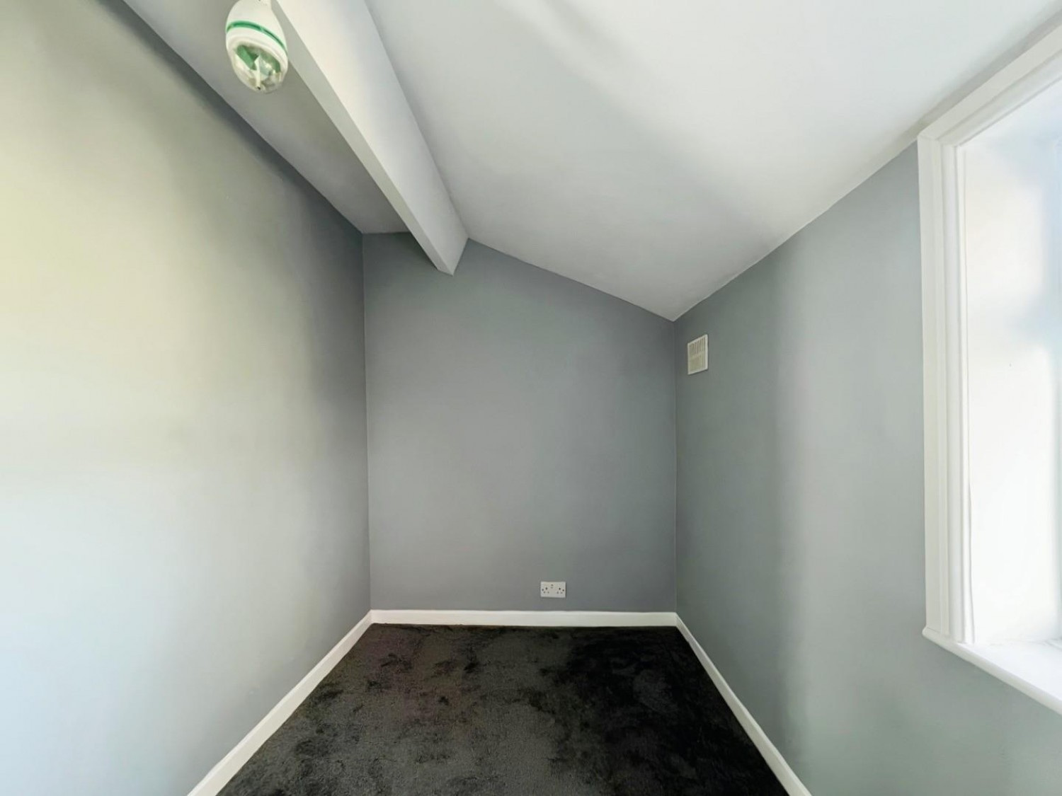 2 bedroom House to let in Phillips Street, Leigh