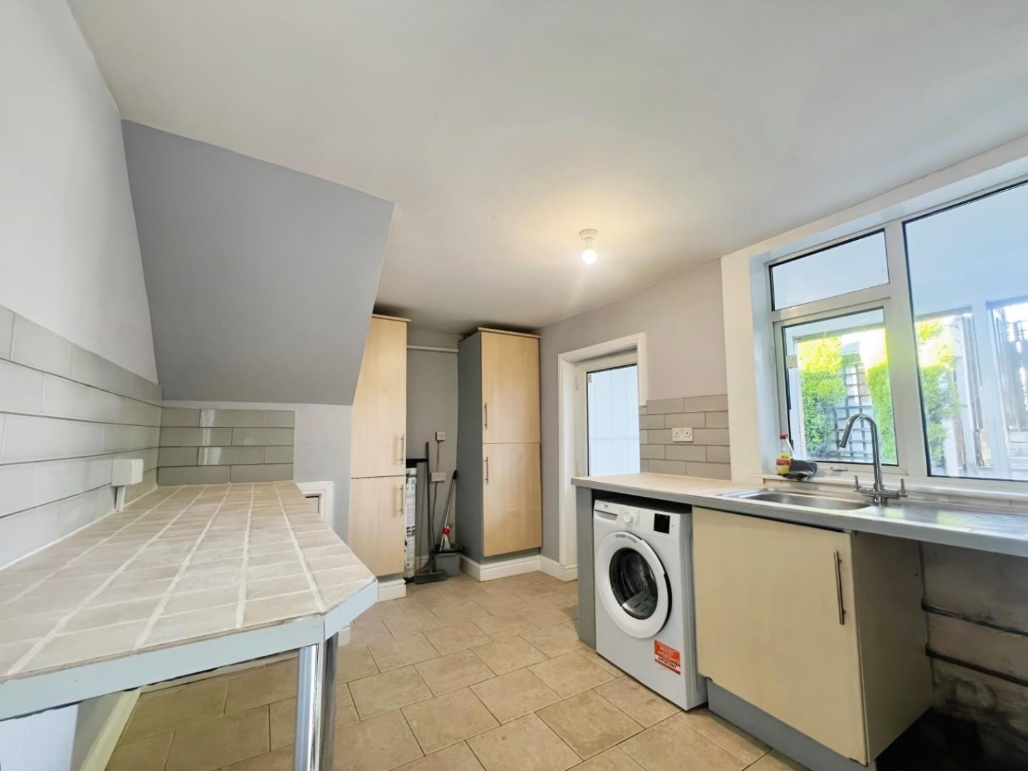 2 bedroom House to let in Phillips Street, Leigh