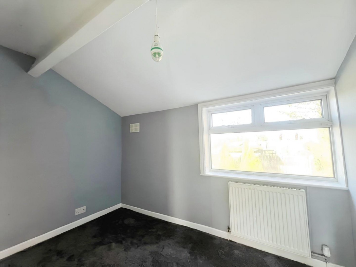 2 bedroom House to let in Phillips Street, Leigh