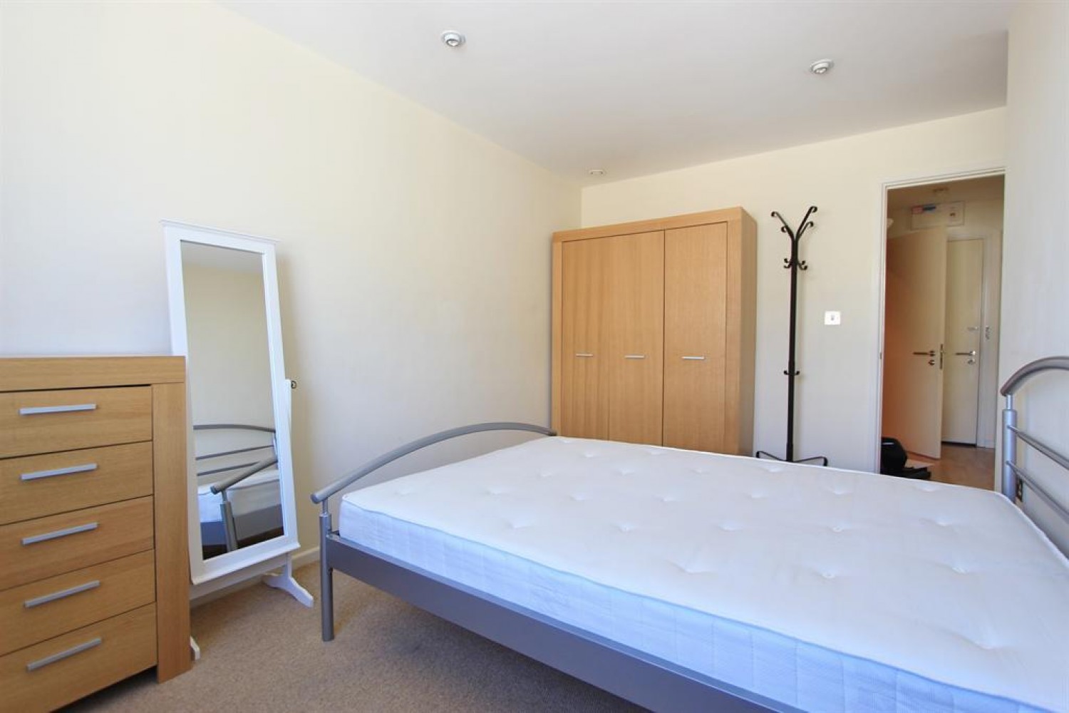 1 bedroom Flat to let in Broughton House, West Street, Sheffield, S1 4EX