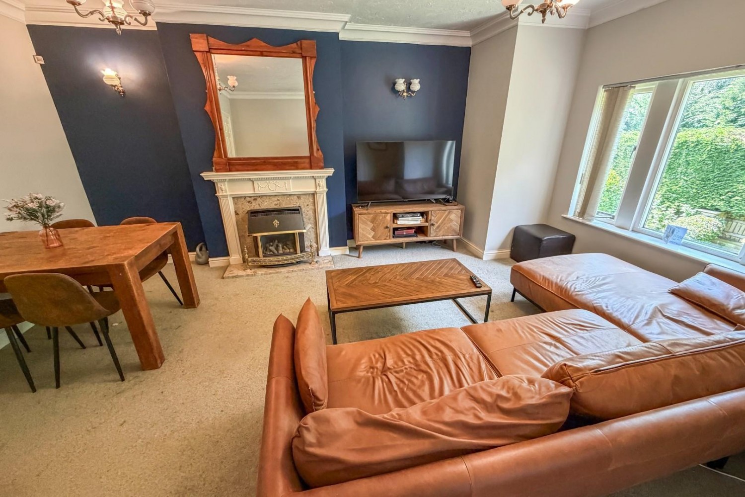 2 bedroom Flat for sale in Harlow Court, Park Avenue, Roundhay, Leeds