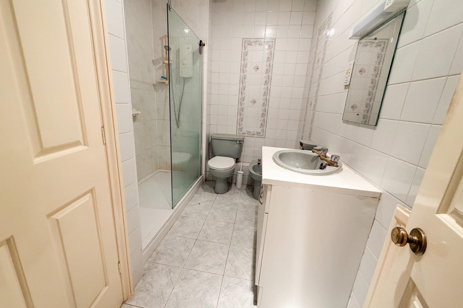 2 bedroom Flat for sale in Harlow Court, Park Avenue, Roundhay, Leeds