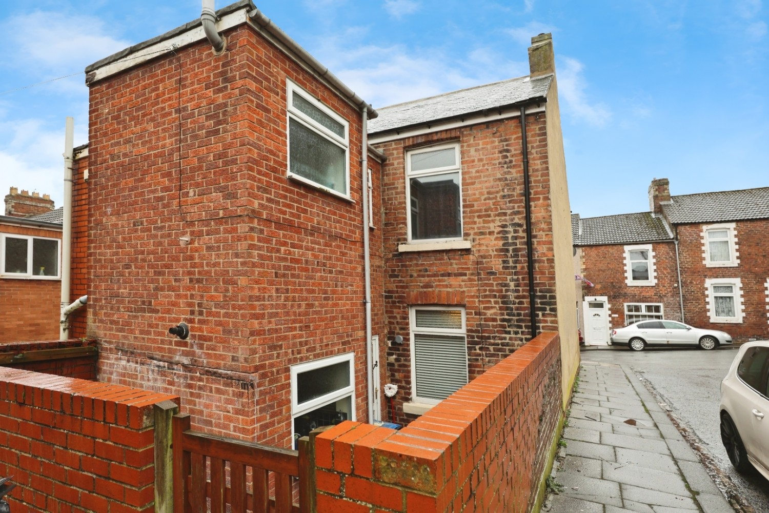 2 bedroom House to let in Surtees Street