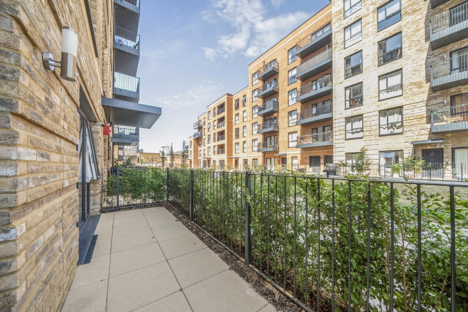 2 bedroom Flat for sale in Vousden Grove, Thamesmead, London