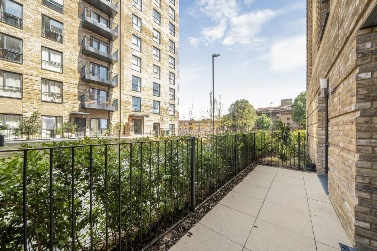 Vousden Grove, Thamesmead, London