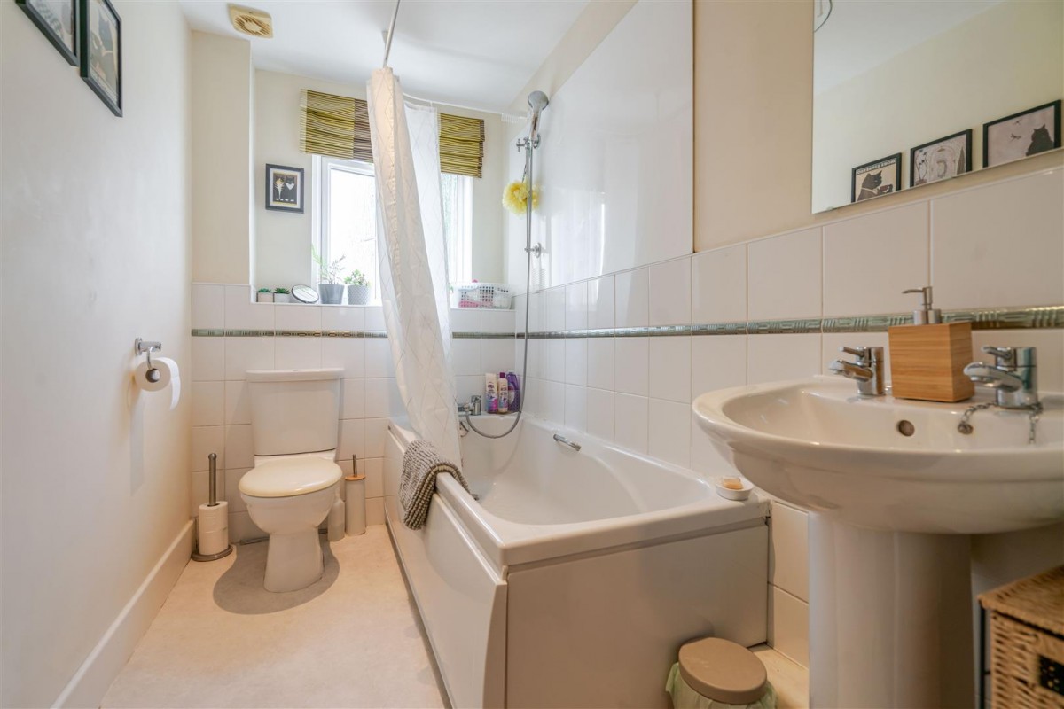 Brentwood Grove, Leigh, WN7 1UG